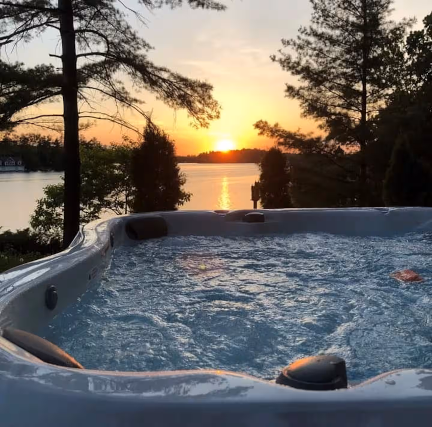 Clear Lake Waterfront Villa & Spa Entire cottage in Muskoka, Canada